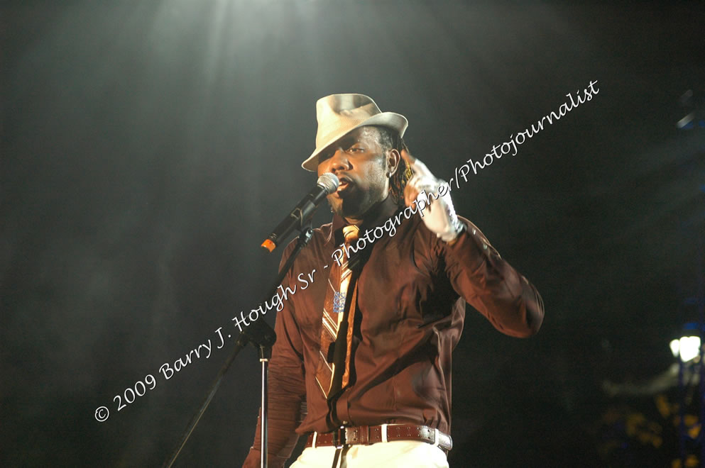 Da'ville @ Reggae Sumfest 2009 - International Night 2 - Reggae Sumfest 2009,Catherine Hall, Montego Bay, St. James, Jamaica W.I. - Saturaday, July 25, 2009 - Reggae Sumfest 2009, July 19 - 25, 2009 - Photographs by Net2Market.com - Barry J. Hough Sr. Photojournalist/Photograper - Photographs taken with a Nikon D70, D100, or D300 - Negril Travel Guide, Negril Jamaica WI - http://www.negriltravelguide.com - info@negriltravelguide.com...!
